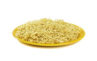 pianura maggi tagliatelle, immediato masala maggi isolato su bianca sfondo foto