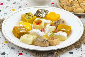 indiano delizioso mescolare dolce cibo o mescolare mithai foto