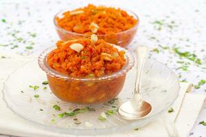 indiano popolare dolce cibo carota halwa foto