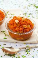 indiano popolare dolce cibo carota halwa foto