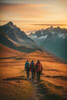 ai generato gruppo di escursionisti escursioni a piedi nel il montagne a tramonto. viaggio e avventura concetto, ai generativo. foto