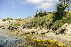 il roccioso costa di il isola foto