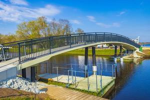 Ponte a Bad Bederkesa in una giornata di sole in Bassa Sassonia, Germania foto