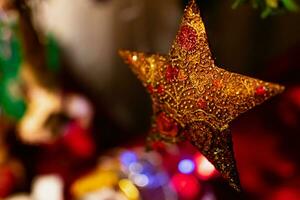 oro stella su Natale albero, decorazione e ornamento, celebrazione spirito foto