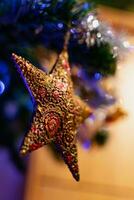 oro stella su Natale albero, decorazione e ornamento, celebrazione spirito foto