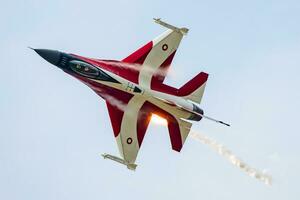 radome, Polonia, 2023 - reale danese aria vigore lockheed f-16 combattente falco combattente Jet aereo volare. aviazione e militare aereo. foto