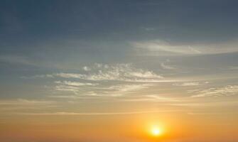 sfondo del cielo al tramonto foto