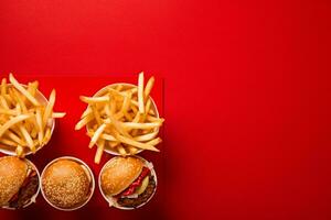 ai generato fatti in casa Hamburger con fresco verdure e francese patatine fritte su buio sfondo foto