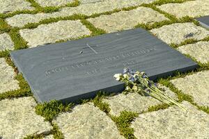 arlington cimitero, va, Stati Uniti d'America 2023. il pietra sepolcrale di Presidente John f kennedy a arlington nazionale cimitero nel Virginia foto