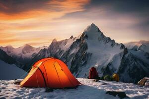 ai generato incredibile neve capped montagna Visualizza con nuvole nel inverno stagione. foto