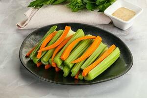 vegano cucina - dietetico sedano e carota tic foto
