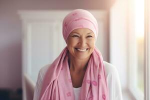 ai generato contento cancro paziente. sorridente donna dopo chemioterapia trattamento a ospedale oncologia Dipartimento. Seno cancro recupero. Seno cancro sopravvissuto. sorridente Calvo donna con rosa foulard. foto