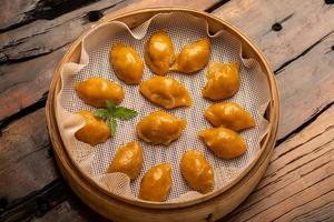 piatti tradizionali cinesi da banchetto, gnocchi al vapore con buccia di mais