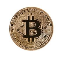 bitcoin dorato su sfondo bianco isolato. tracciato di ritaglio. concetto di trading di investimenti finanziari e aziendali. tema valuta denaro e criptovaluta