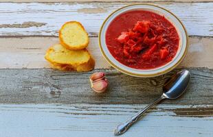 tradizionale ucraino borsch con acida crema foto