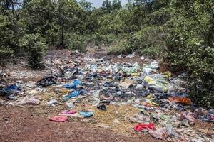 shock culturale, spazzatura e povertà in goa india foto