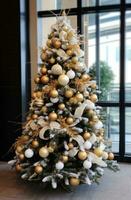 ai generato un' Natale albero con ornamenti su esso foto