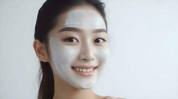 ai generato giovane ragazza con un' cosmetico maschera su un' leggero sfondo. Immagine generato di ai foto