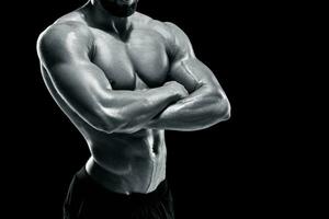 muscolare bodybuilder tipo fare in posa foto