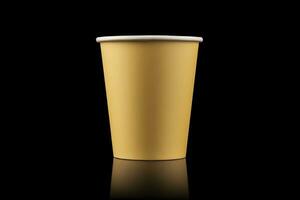 ai generato lato Visualizza giallo vuoto monouso carta veloce cibo tazza isolato su nero sfondo. generativo ai foto