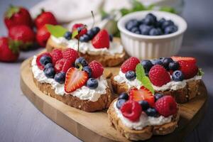 ai generato fresco prima colazione con mirtillo, fragola, lampone ricotta segale panini. ai generato foto