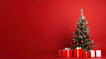 ai generato un' luminosa rosso sfondo con un' piccolo Natale albero e un' pochi regalo scatole posto in giro esso foto