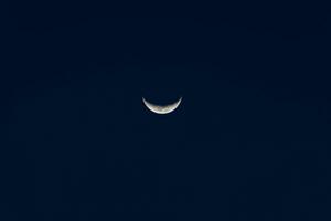 Luna nel il buio notte. foto