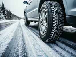 ai generato sicuro inverno guida conquistare scivoloso strade con inverno pneumatici. ai generato. foto