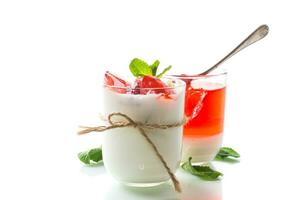 fatti in casa dolce Yogurt con frutta gelatina pezzi foto