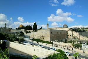 un' Visualizza di Gerusalemme mostrando il cupola di il roccia foto
