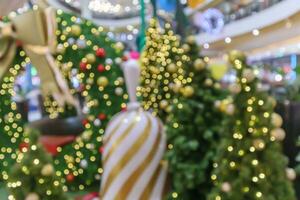 astratto sfocato Natale albero con bokeh leggero sfondo foto