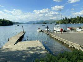 windermere nel il UK su 7 luglio 2023. un' Visualizza di lago windermere a partire dal bowness foto