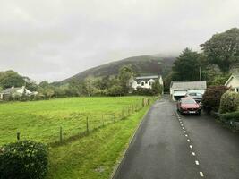 un' Visualizza di il lago quartiere vicino keswick su un' nuvoloso giorno foto