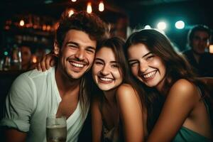 ai generato un' uomo e Due donne a un' festa. nuovo anno celebrazione foto