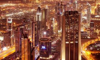 dubai città a notte foto