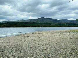 un' Visualizza di coniston acqua nel il lago quartiere foto