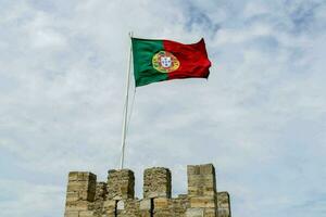 Portogallo bandiera su castello Torre foto