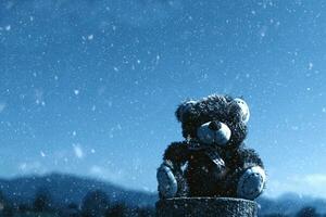 orso su ceppo con neve autunno nel il inverno. foto