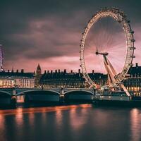 ai generato Londra prospettive un' maestoso viaggio a partire dal il cieli foto