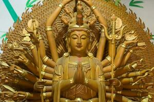 avvicinamento statua di guan yin, il Cinese dea. foto