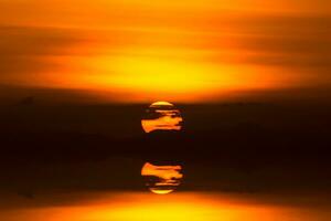 refezione di tramonto cielo su il lago nel Sud di Tailandia. foto