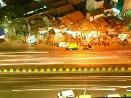 foto della vista notturna della città a jakarta indonesia