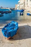 monopoli, il porto e il centro storico foto