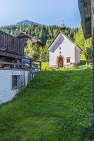 scorci del paese montano di sappada foto