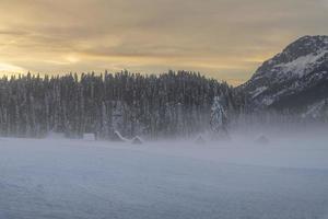 dopo la nevicata. ultime luci del crepuscolo a sappada. magia delle dolomiti foto