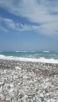 kitesurf nel mar egeo dell'isola di rodi in grecia foto