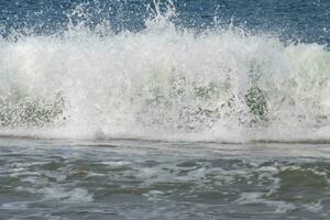 sorprendente Visualizza di arabo mare durante il mattina tempo nel calangute spiaggia vai, India, oceano spiaggia Visualizza presto mattina tempo foto