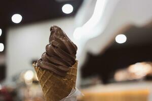 cioccolato morbido ghiaccio crema waffled cono foto