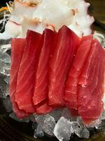 fresco tonno crudo sashimi foto