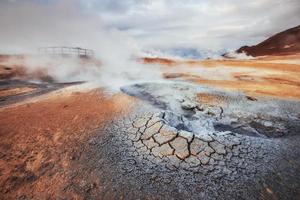 islanda il paese dei vulcani, sorgenti termali, ghiaccio, cascate, tempo non detto, fumi, ghiacciai, fiumi forti, bella natura selvaggia colorata, lagune, animali incredibili, aurora, lava foto